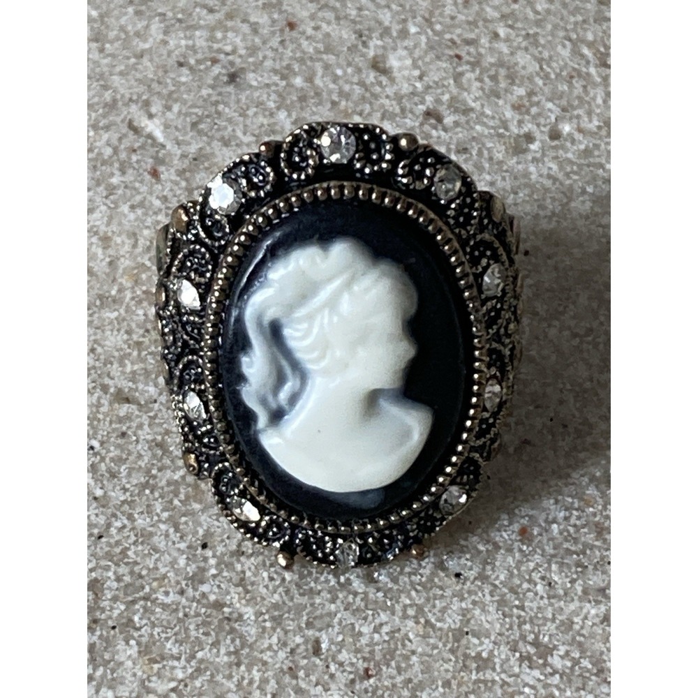 Cameo Ring Black White Rhinestone Filigree Bronze Tone Size 6 Victorian Revival
